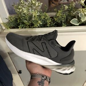 Mens New Balance Fresh Foam Roav v2 Grey Size 11
